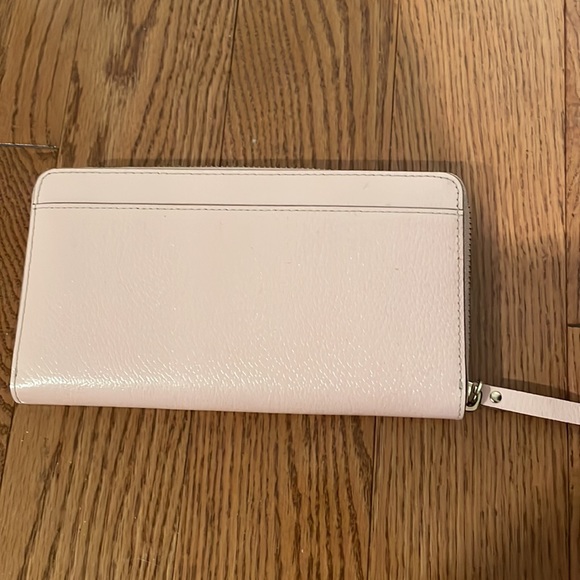 Light pink never been used Kate spade wallet - Picture 2 of 3